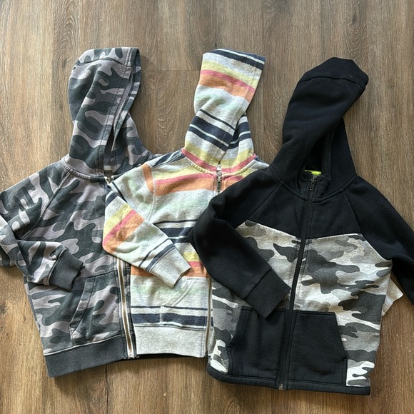 3 pair of boys zip up jackets with hood 3-5T - Picture 1 of 7